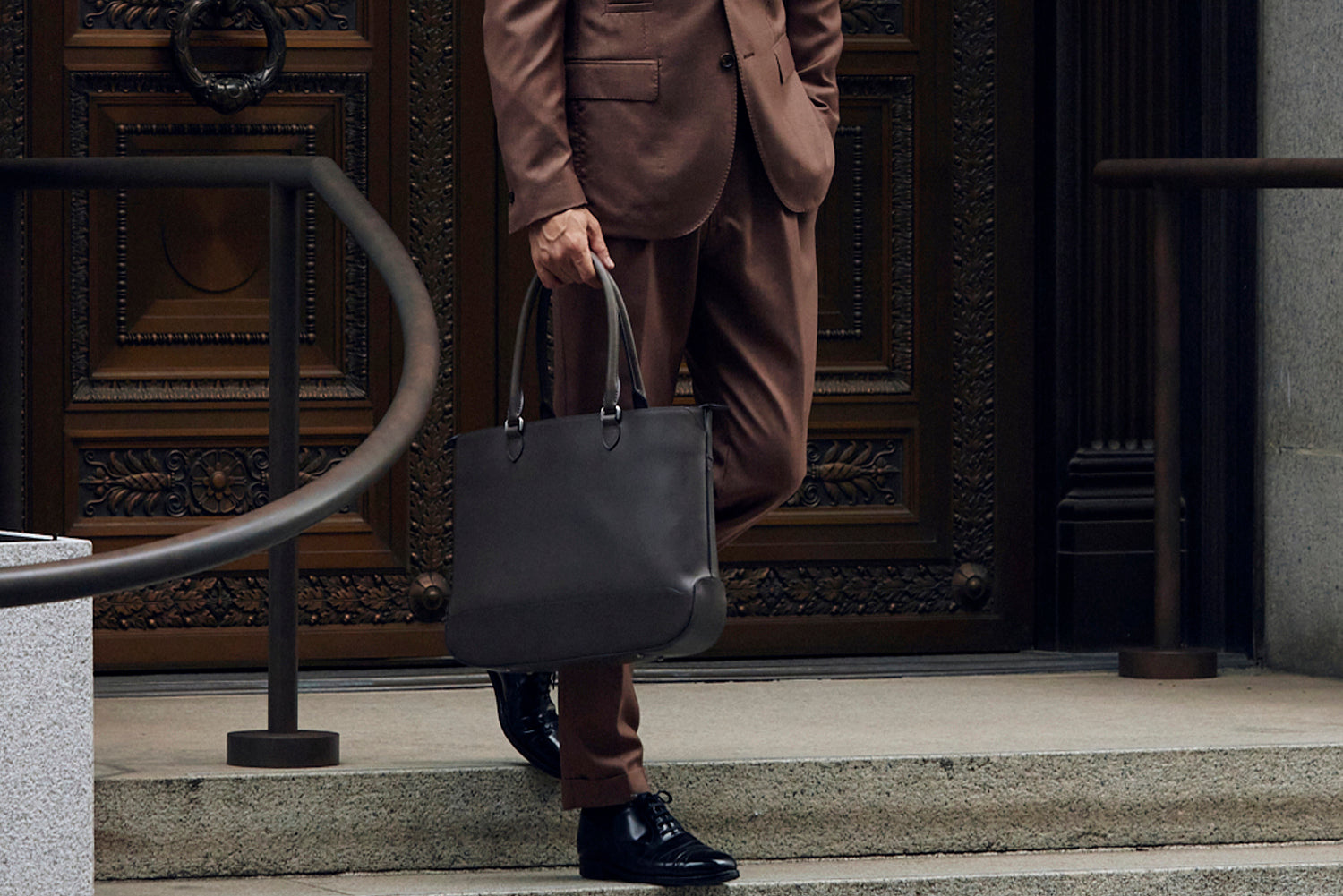 【提案】静かに主張する、大人のチャコールグレー