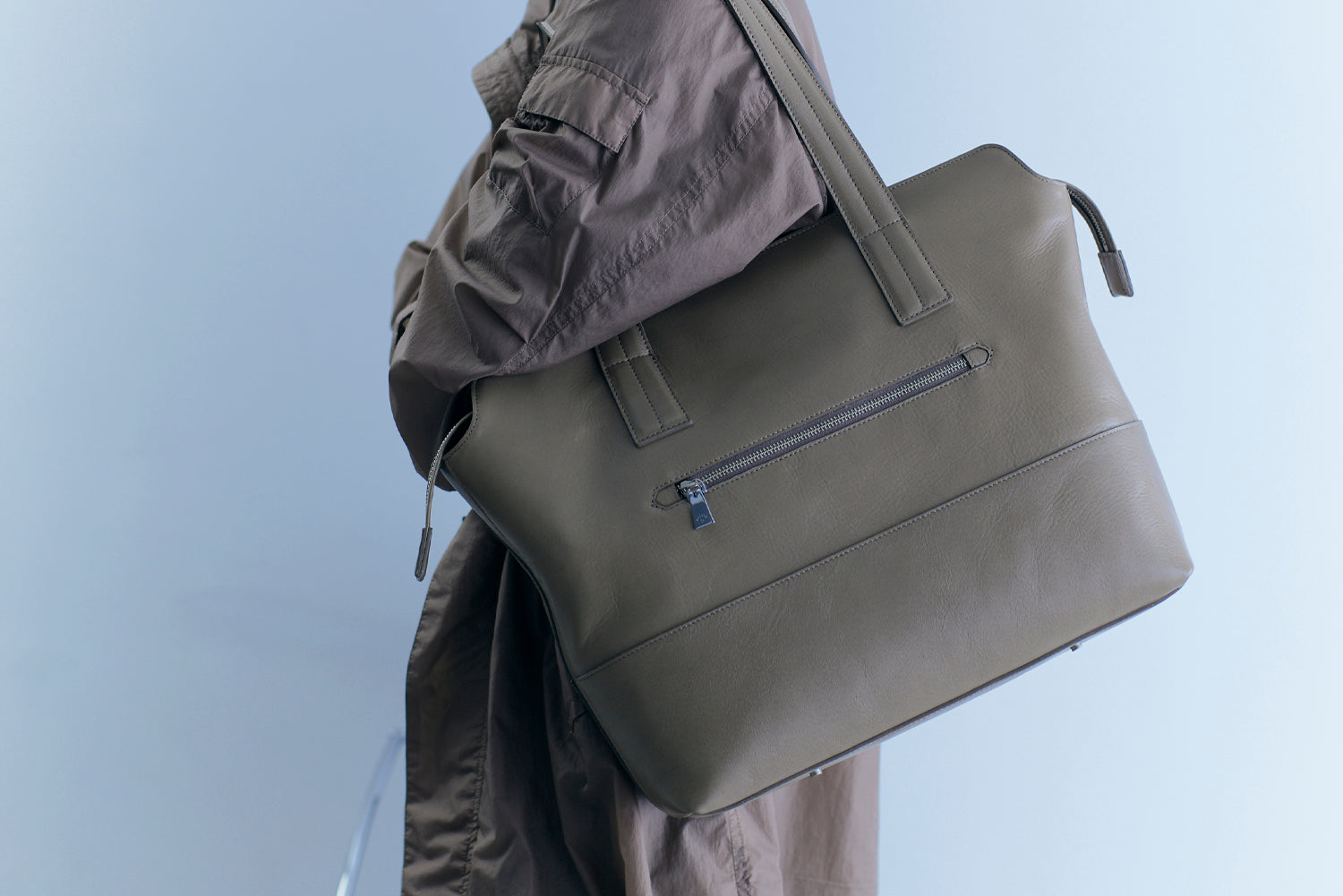 【提案】冬のアウターに負けない存在感バッグ