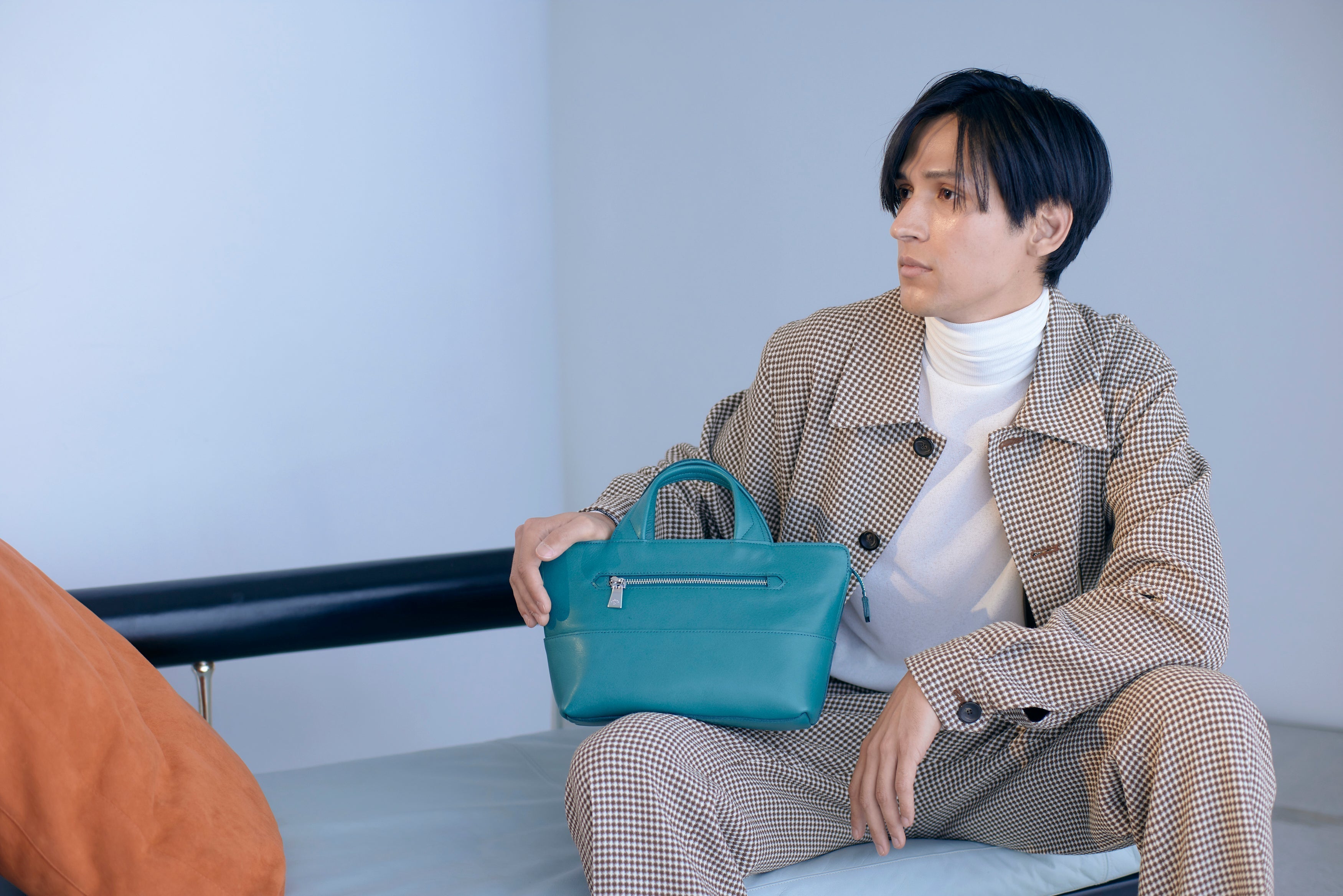 新定番アルティザンレザー、3つのニューカラーでさらに豊かに。