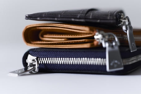 ギフト選びに迷ったら 特別感のある革小物を