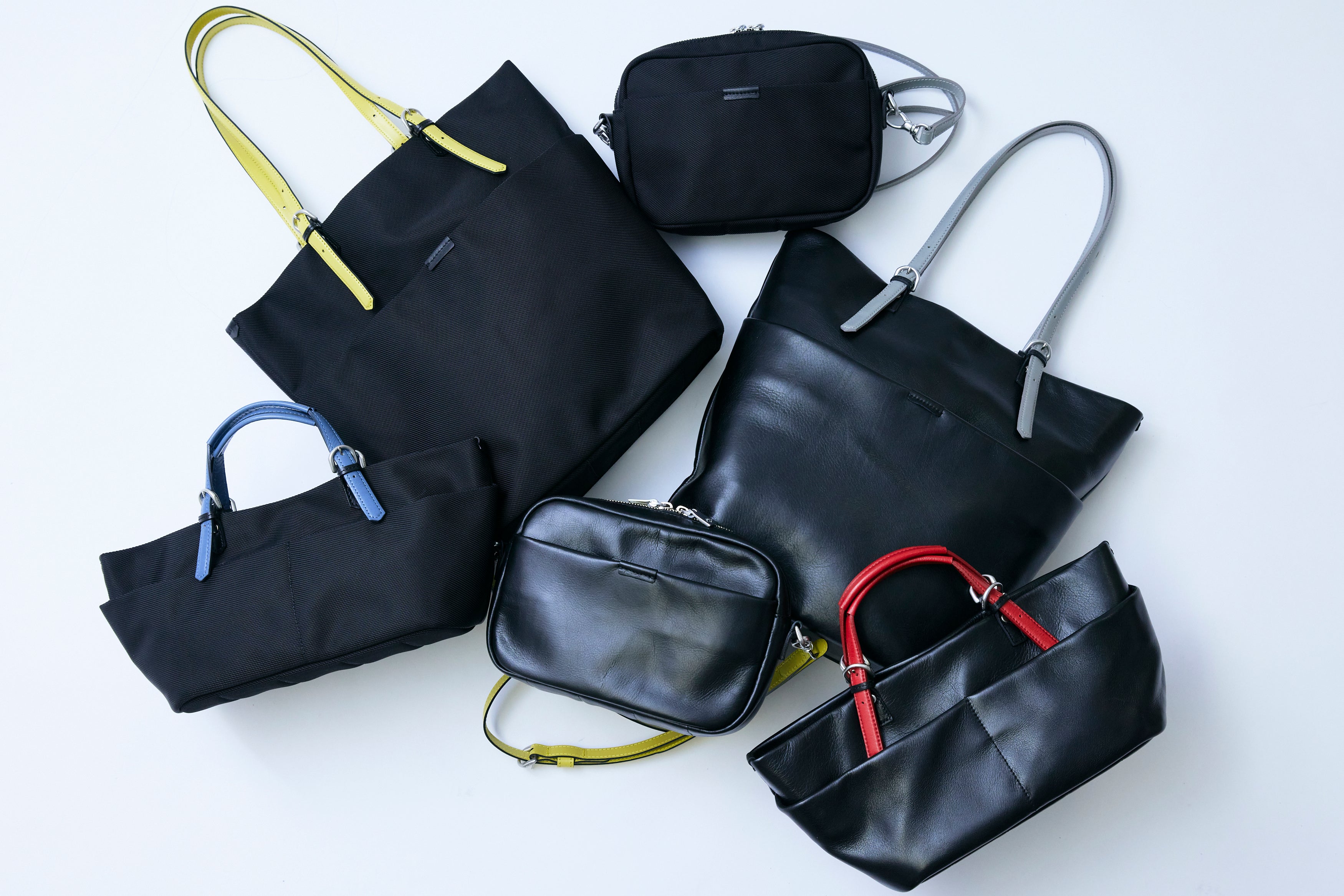 シンプルが主流の時代に、個性をプラスする新たな選択肢として考案した「Colors」シリーズ