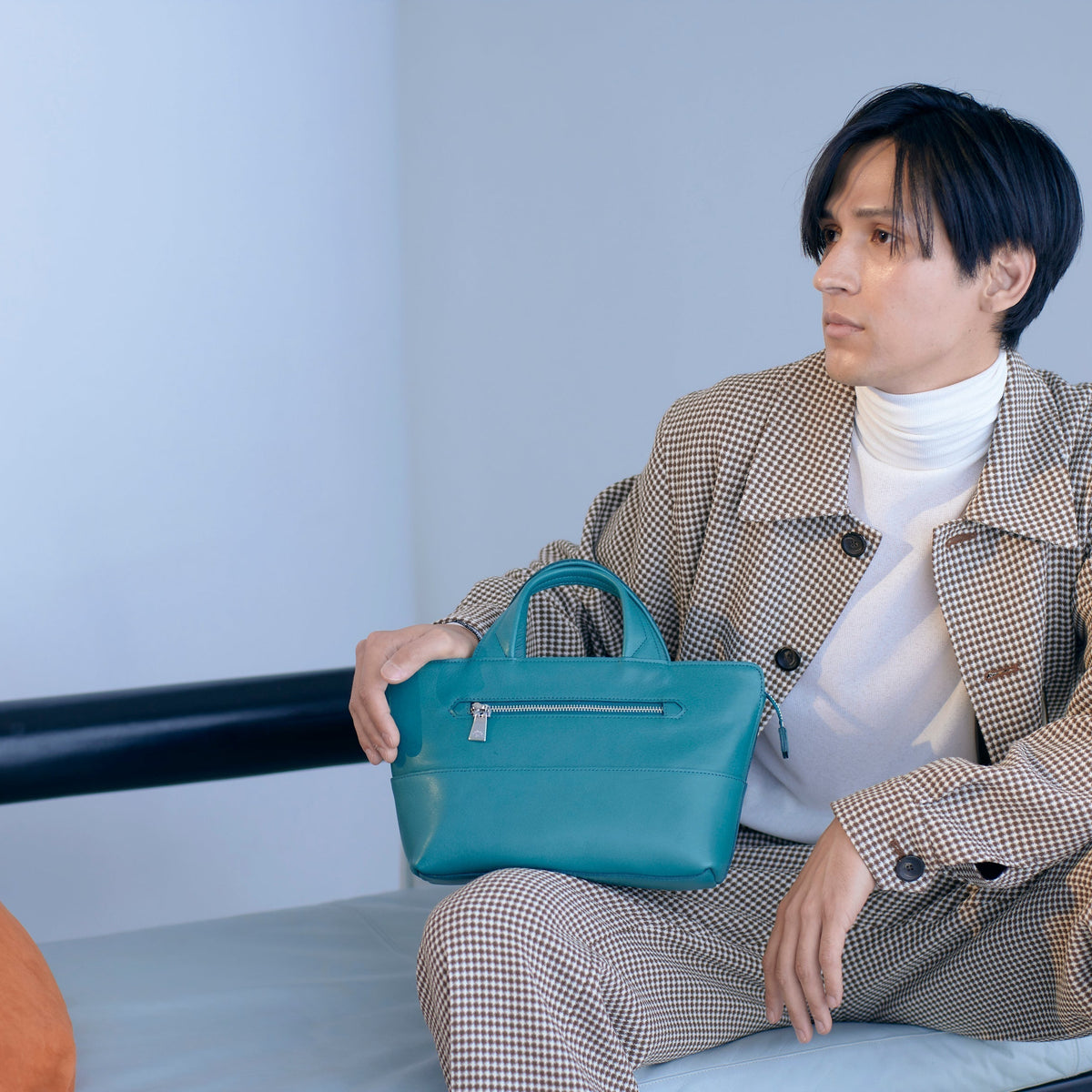 新定番アルティザンレザー、3つのニューカラーでさらに豊かに。
