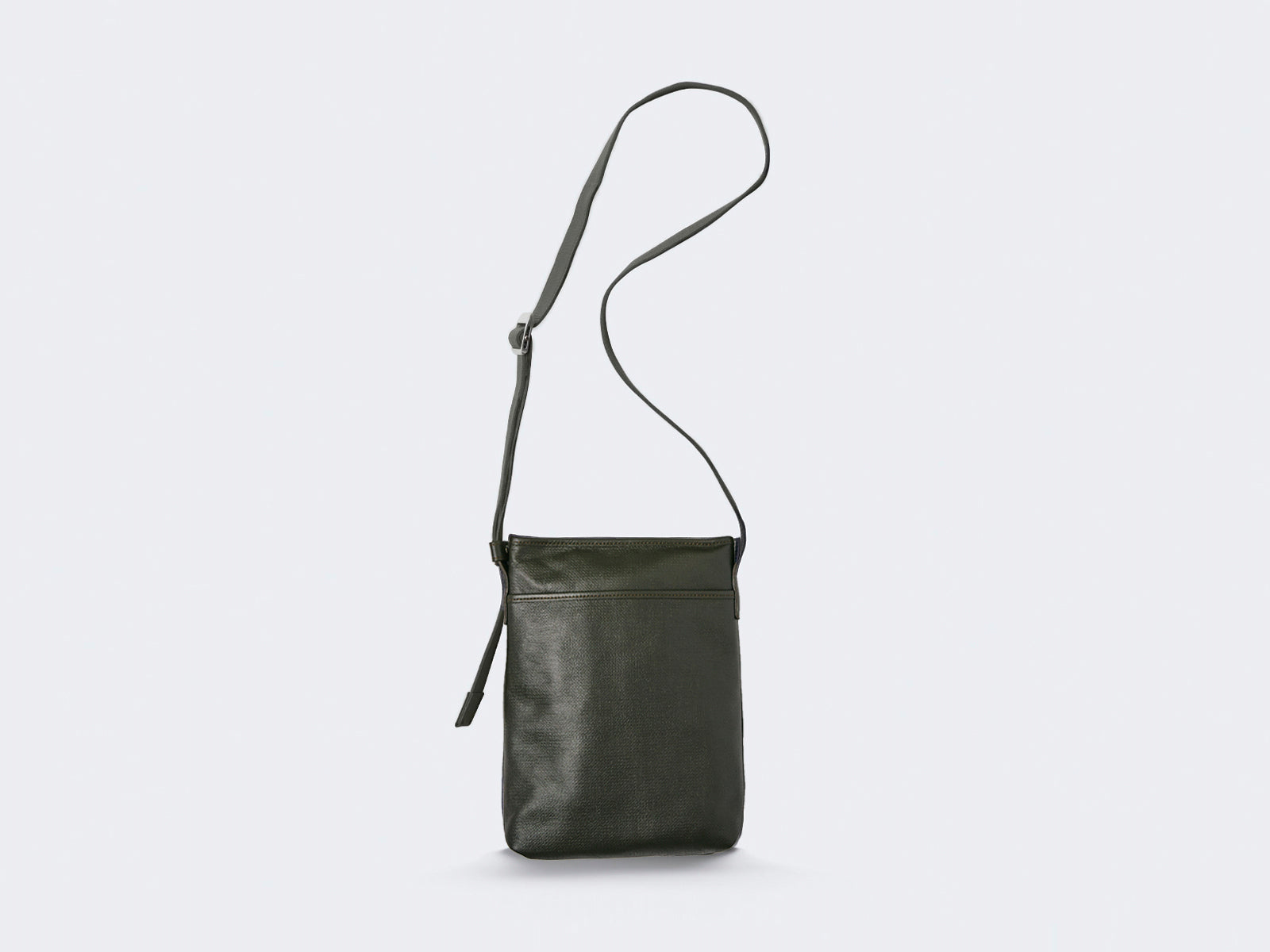aniary　アニアリ ショルダーバッグ 　肩掛け　ブラック黒レザー　容量多め aniary アニアリ ショルダーバッグ Shoulder Bag 日本製 レザー